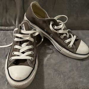 Grey converse